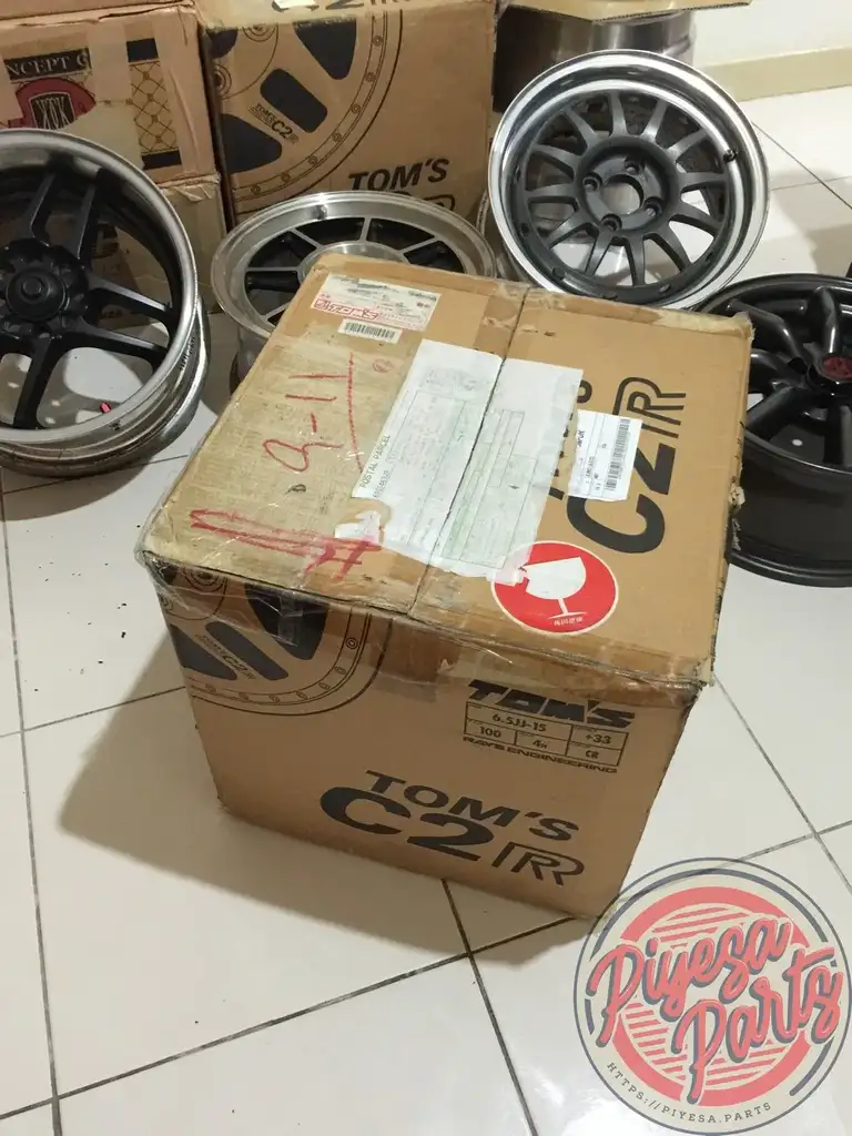 Brand New Tom's C2R 15x6.5 +33 4x100