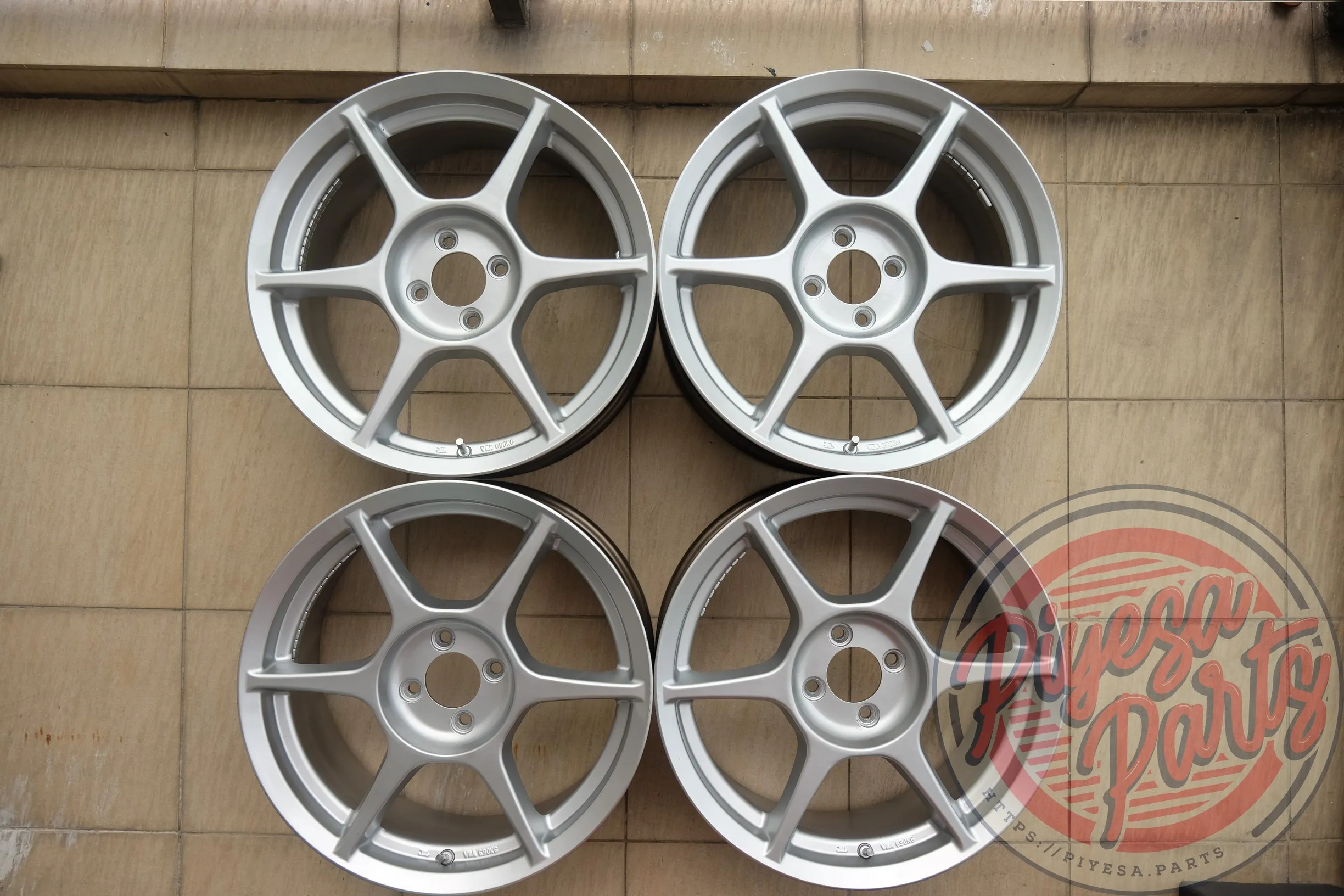 Buddy Club P1 Racing 17x7 +43 4x100