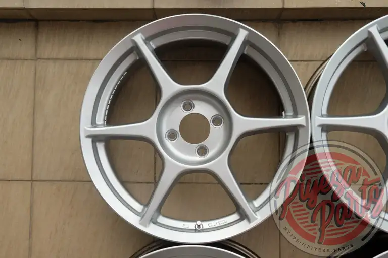 Buddy Club P1 Racing 17x7 +43 4x100