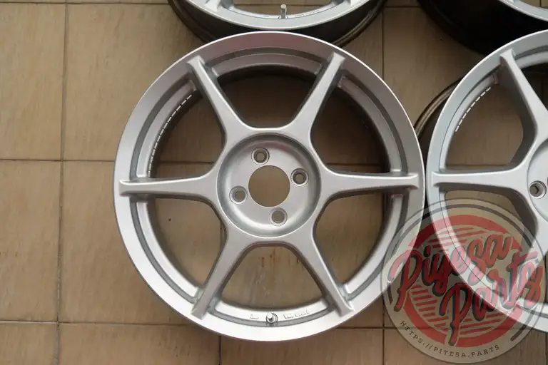 Buddy Club P1 Racing 17x7 +43 4x100