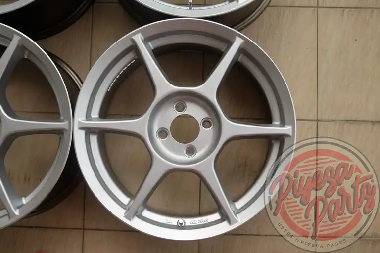 Buddy Club P1 Racing 17x7 +43 4x100