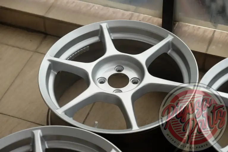 Buddy Club P1 Racing 17x7 +43 4x100