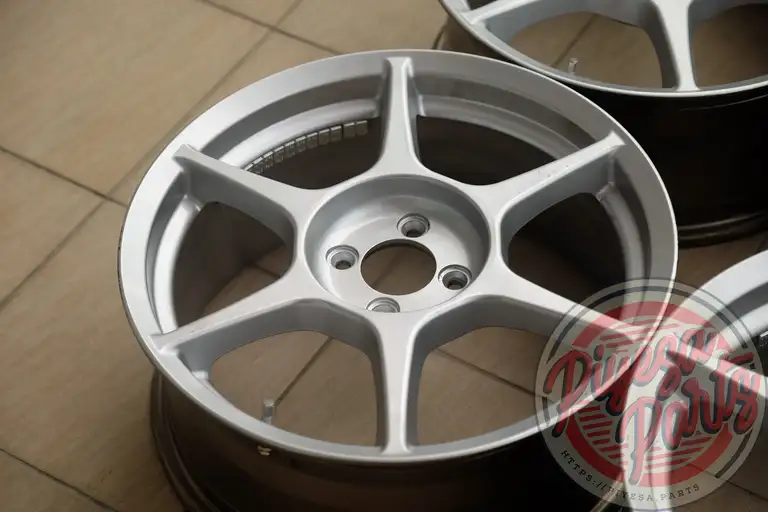 Buddy Club P1 Racing 17x7 +43 4x100