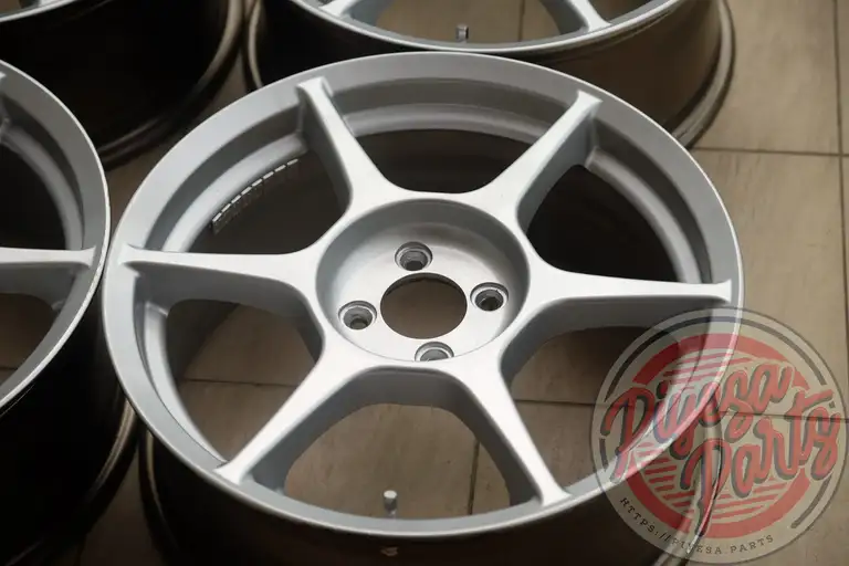 Buddy Club P1 Racing 17x7 +43 4x100