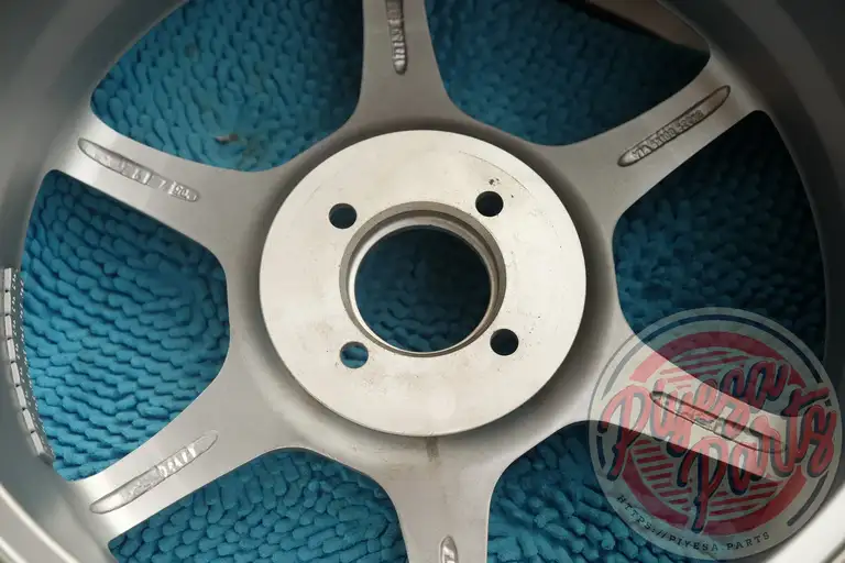 Buddy Club P1 Racing 17x7 +43 4x100