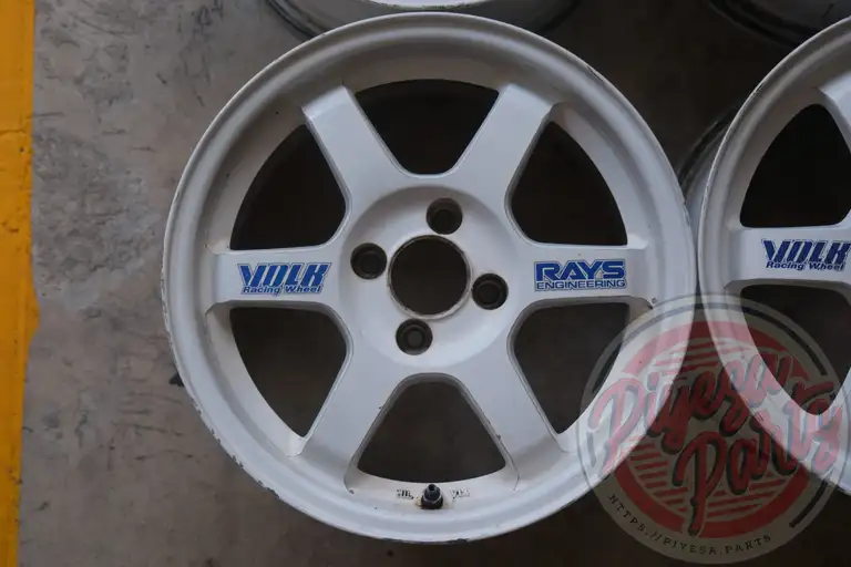 Rays TE37 15x7 +35 4x100
