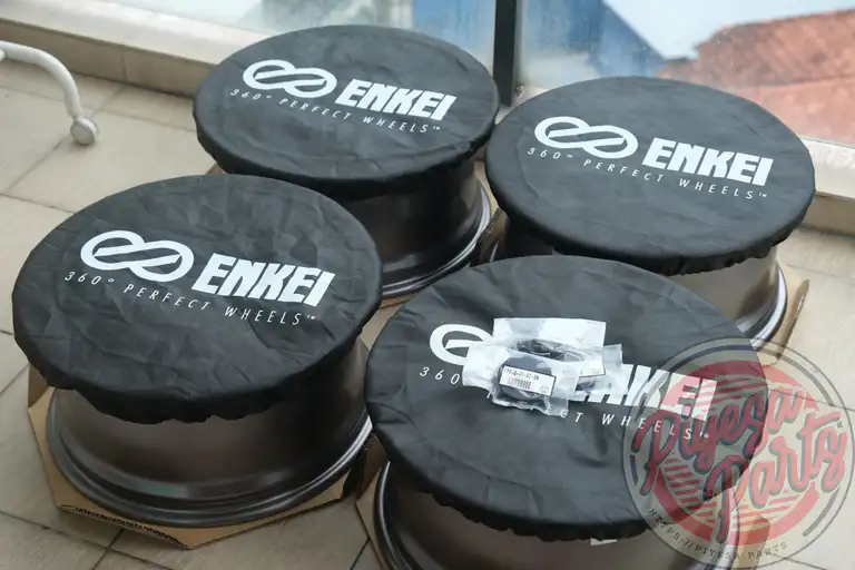 Brand New Enkei PF05 17x8 +35 5x114.3