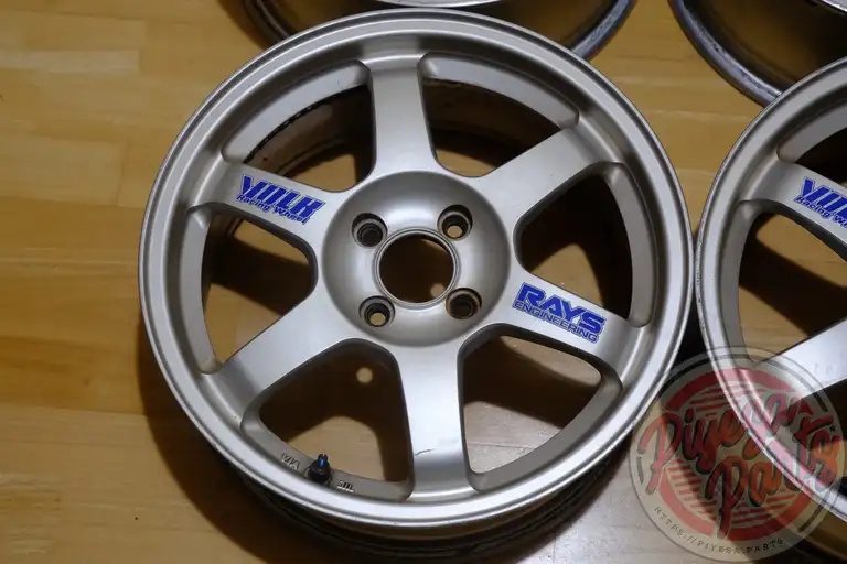 Rays TE37 16x7 +42 4x100