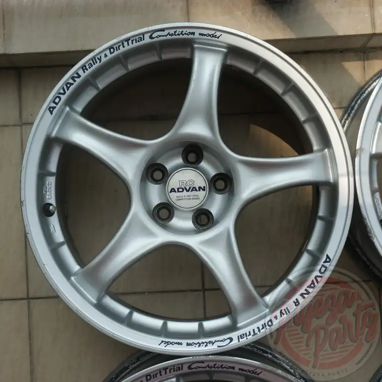 Yokohama Advan RC 17x8 +36 5x100