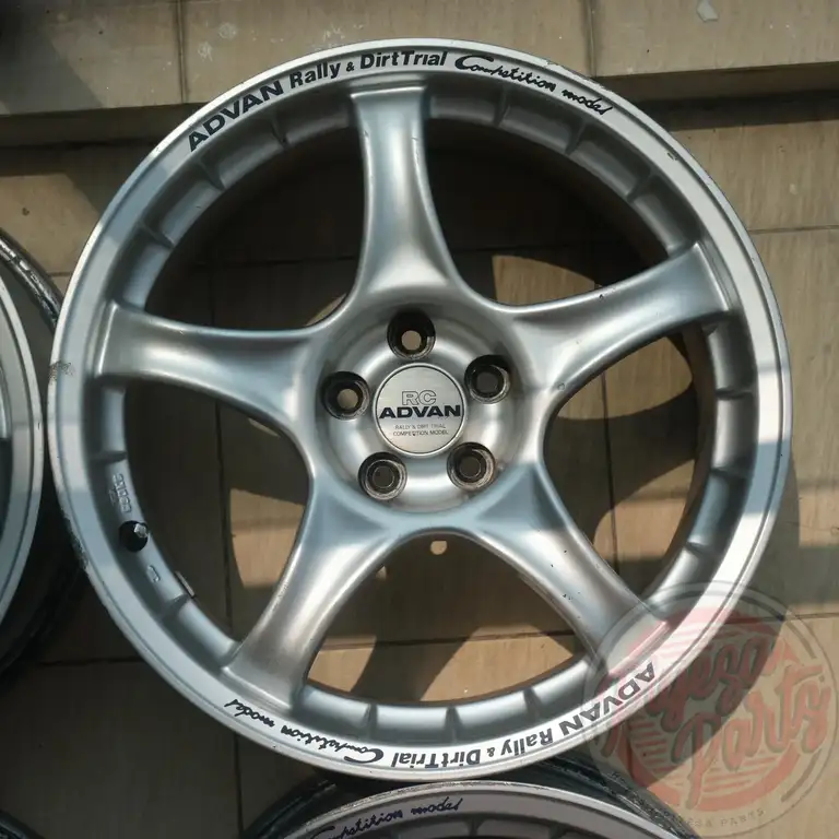 Yokohama Advan RC 17x8 +36 5x100