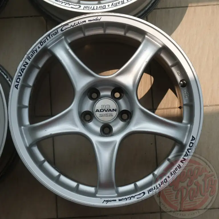 Yokohama Advan RC 17x8 +36 5x100