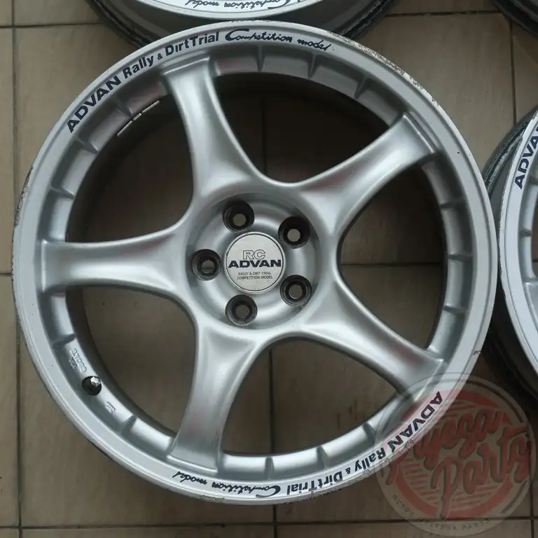 Yokohama Advan RC 17x8 +36 5x100
