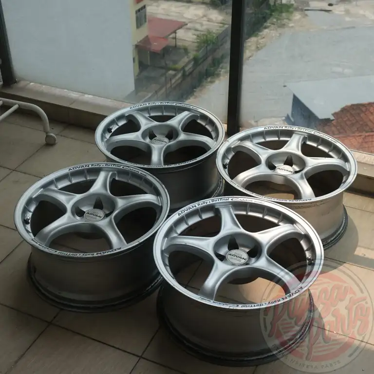 Yokohama Advan RC 17x8 +36 5x100
