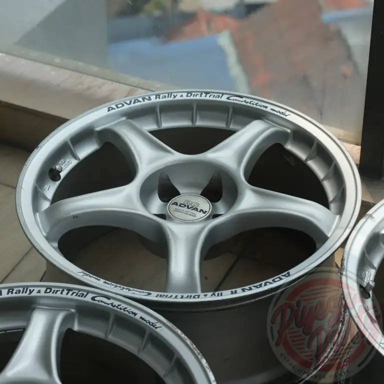 Yokohama Advan RC 17x8 +36 5x100