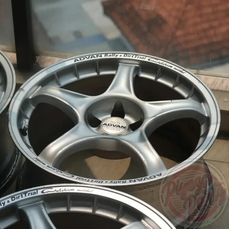 Yokohama Advan RC 17x8 +36 5x100