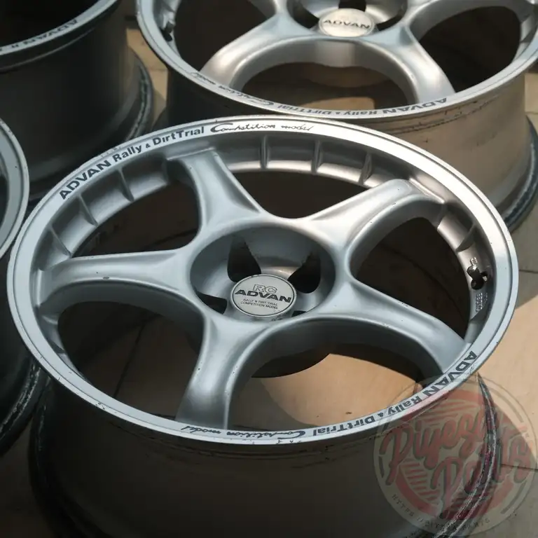 Yokohama Advan RC 17x8 +36 5x100