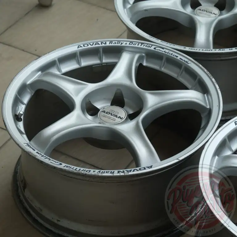 Yokohama Advan RC 17x8 +36 5x100