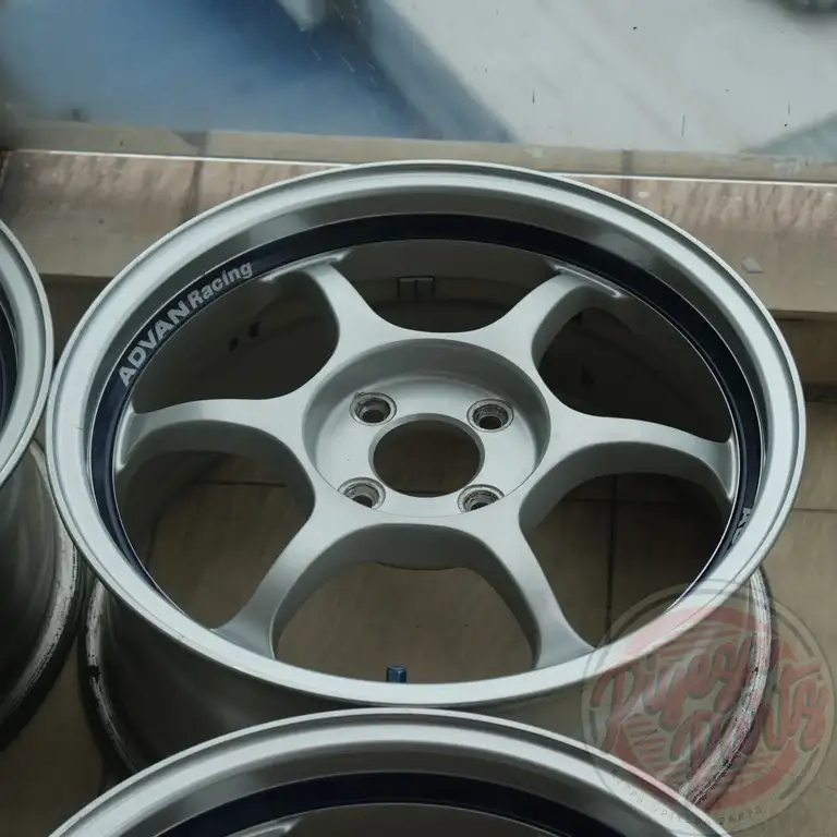 Yokohama Advan RG 16x7 +44 4x100